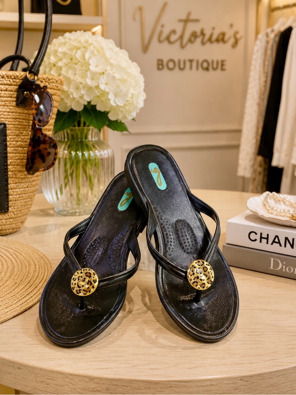 OKA b. Black Thong Sandals Leopard Medallion Women’s Size M